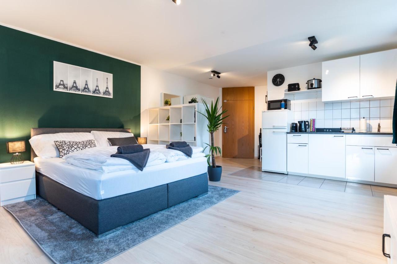 Mercedes I Stuttgart I Kitchen I Home Office I Parkplatz Boeblingen Exterior photo